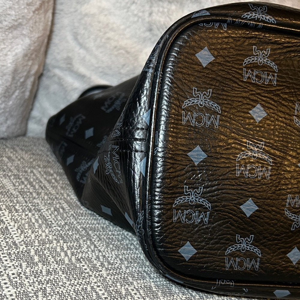 369. MCM Visetos Dog Bone Shopper Tote - Picture 4 of 12